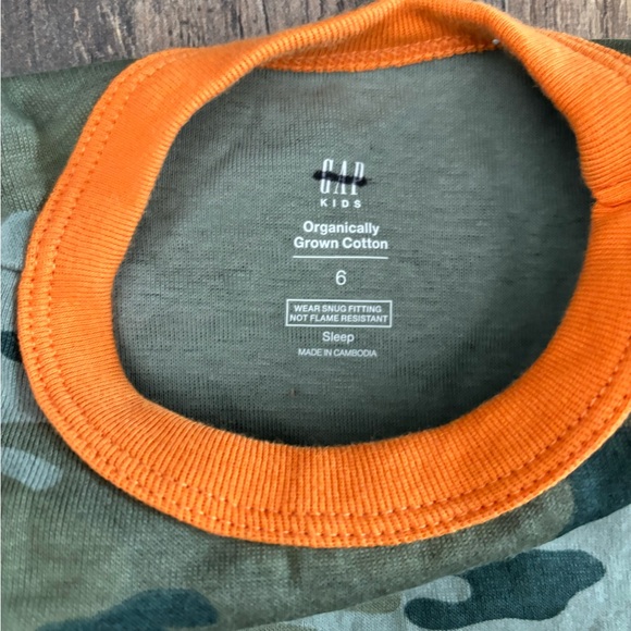 NWOT GAP Kids Sleep Shirts 2-Pack with Neon Green/Orange Neckline - Picture 7 of 7